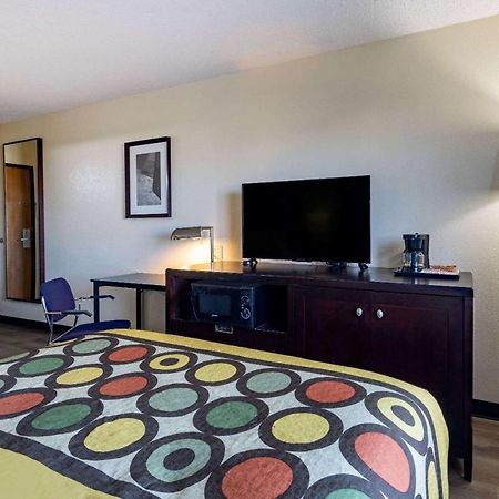 Super 8 By Wyndham El Dorado Hotel Екстериор снимка