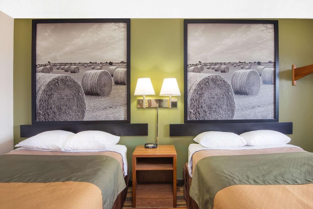 Super 8 By Wyndham El Dorado Hotel Екстериор снимка