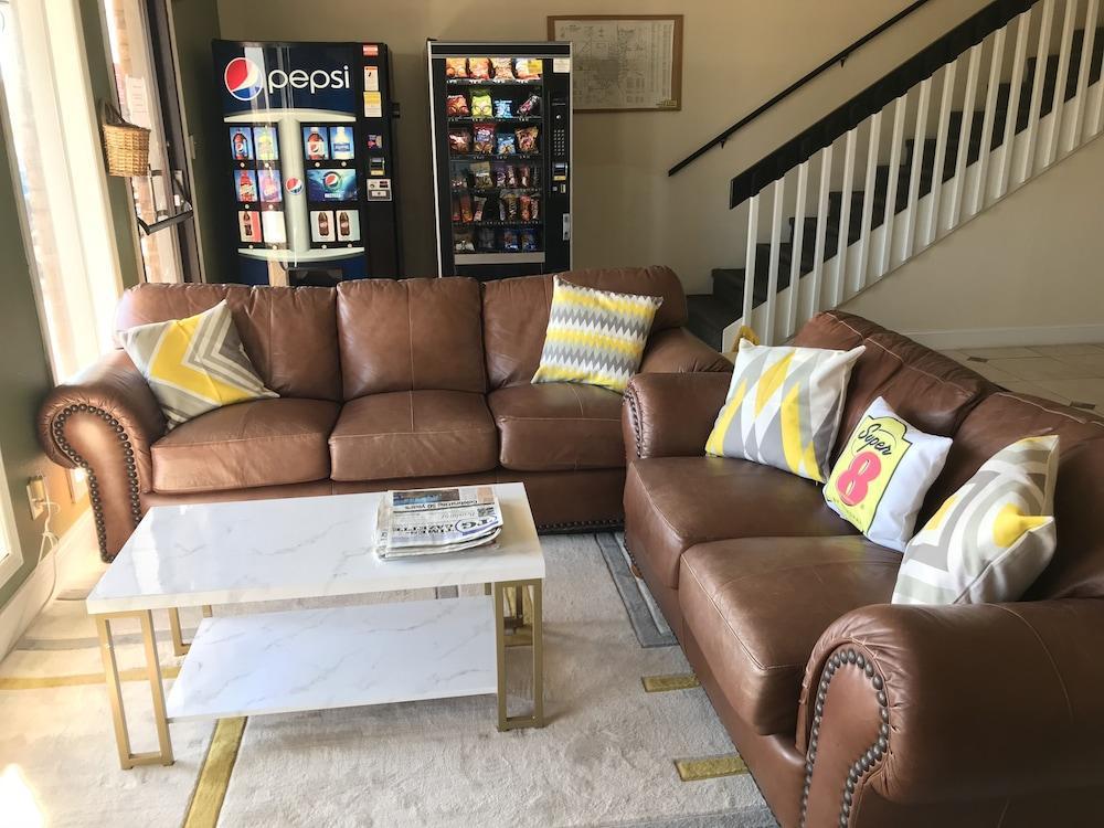 Super 8 By Wyndham El Dorado Hotel Екстериор снимка