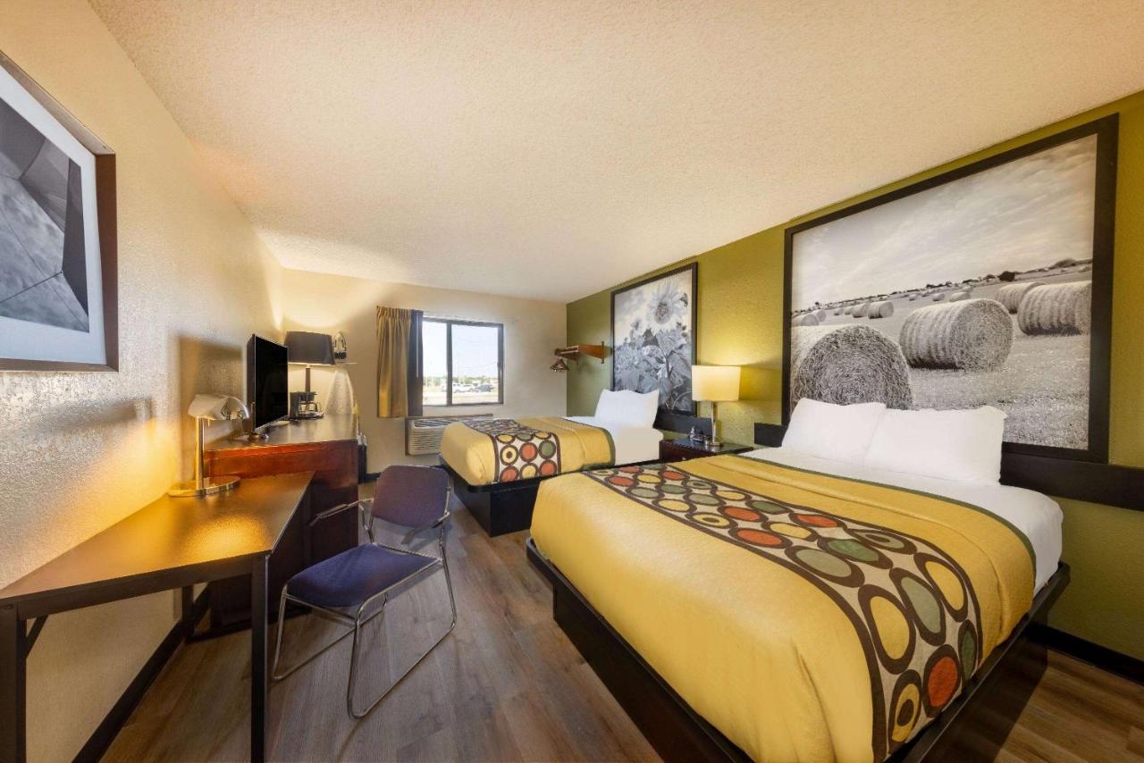 Super 8 By Wyndham El Dorado Hotel Екстериор снимка