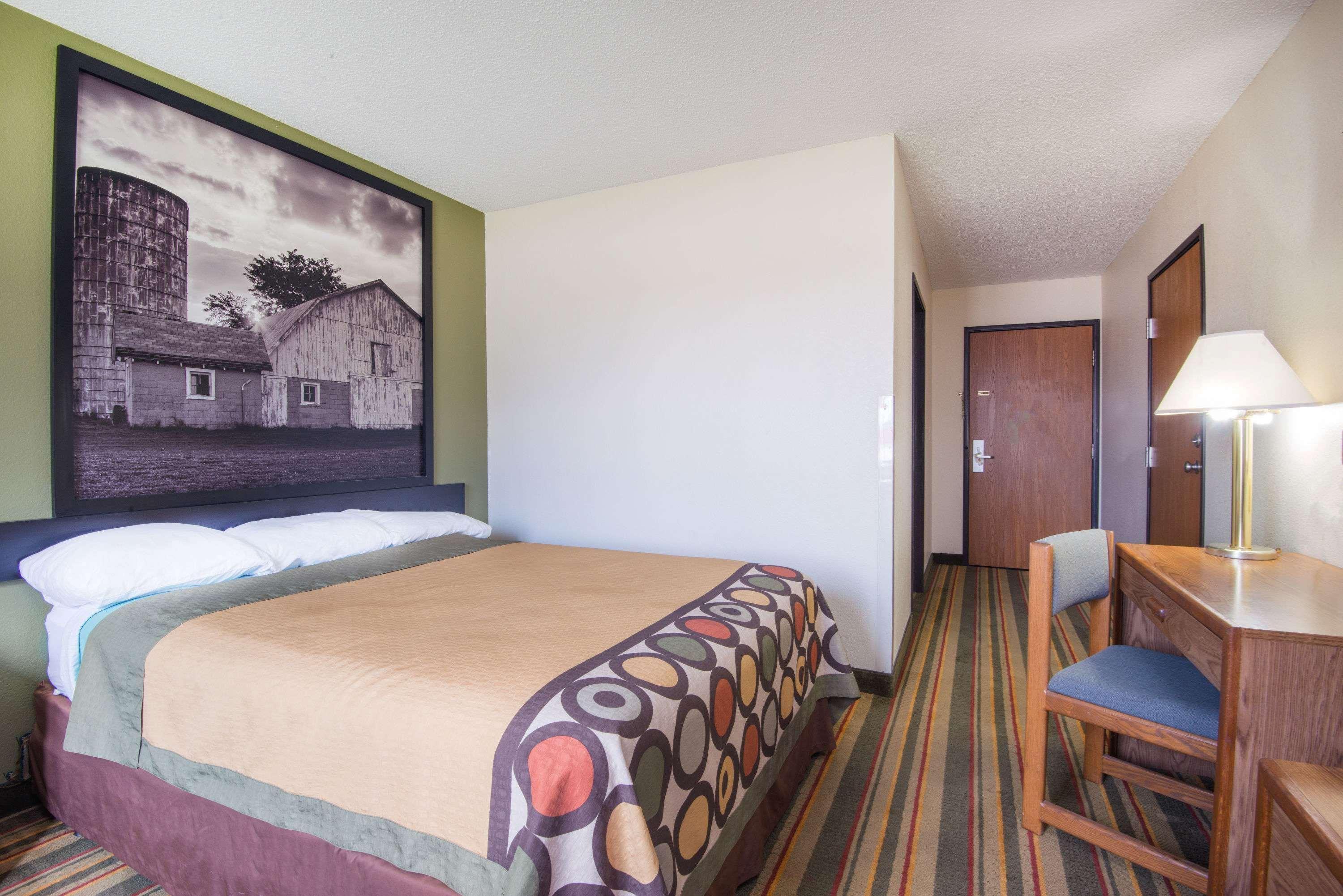 Super 8 By Wyndham El Dorado Hotel Екстериор снимка