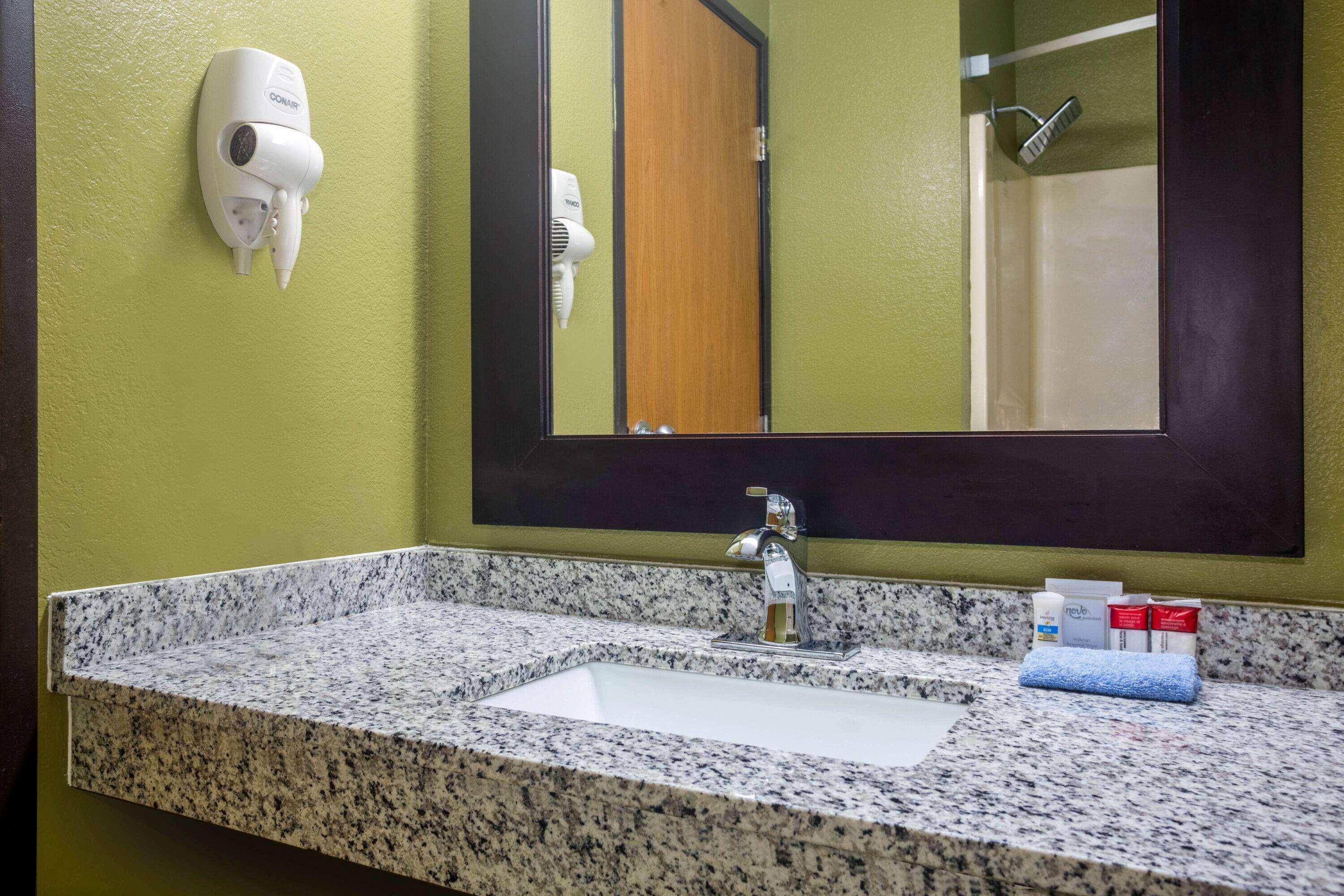 Super 8 By Wyndham El Dorado Hotel Екстериор снимка