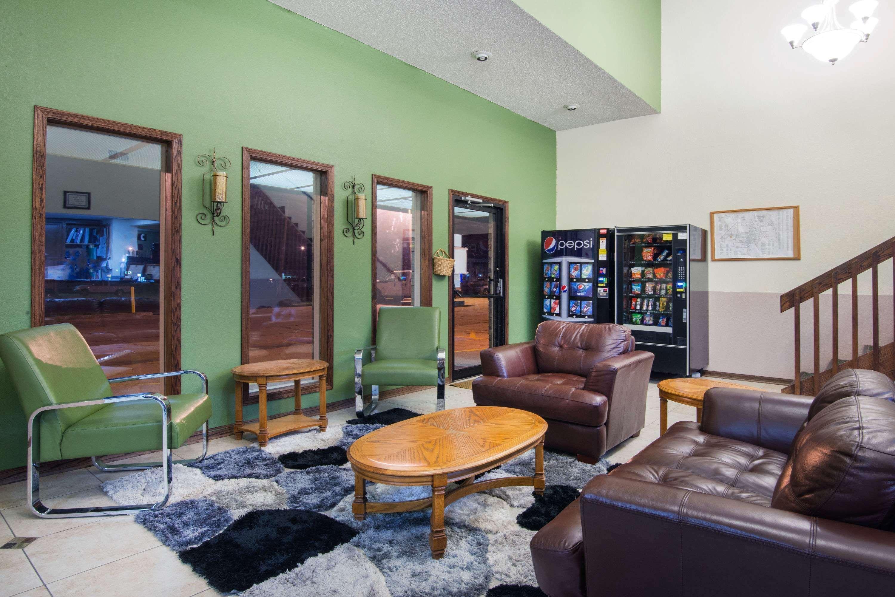 Super 8 By Wyndham El Dorado Hotel Екстериор снимка