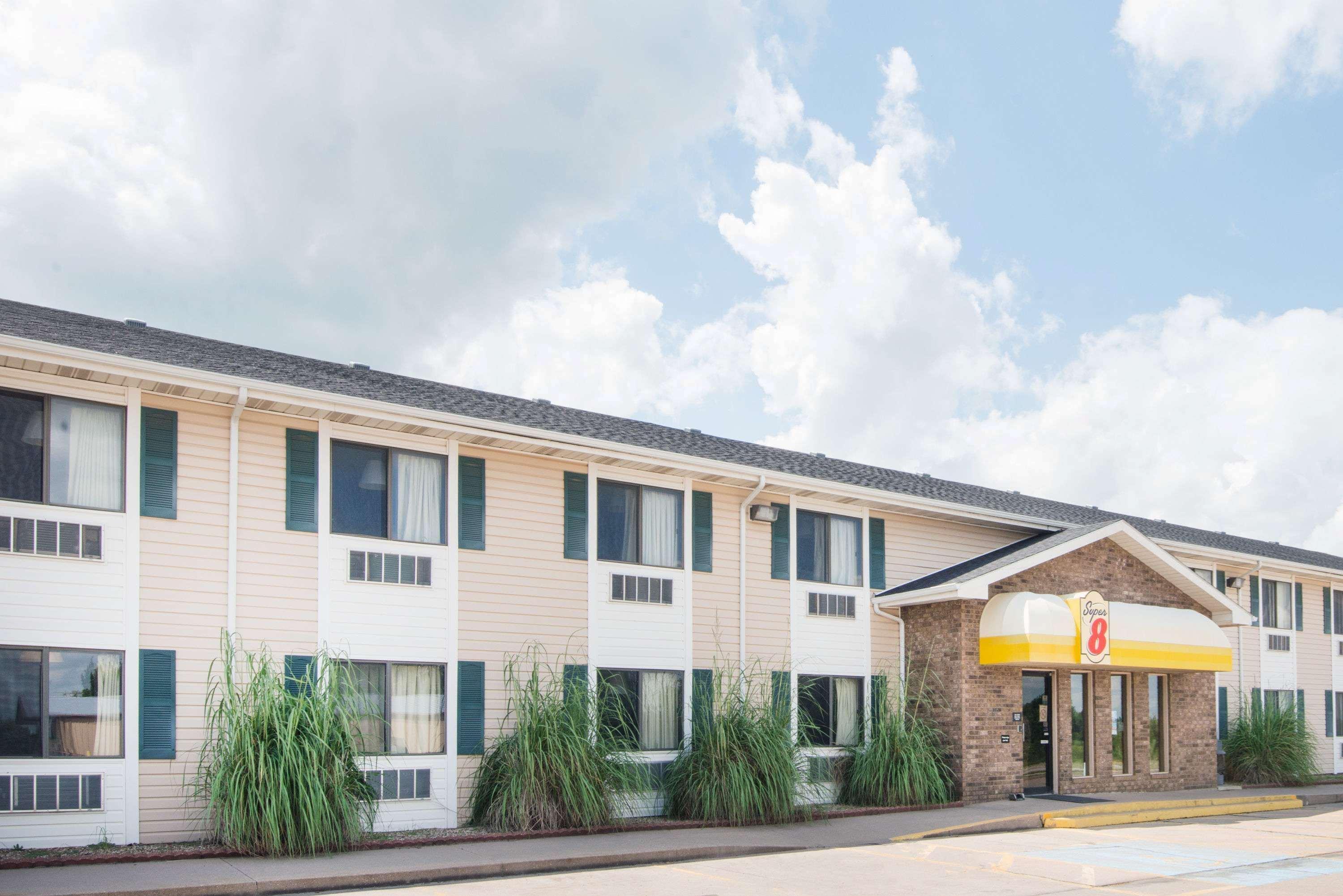 Super 8 By Wyndham El Dorado Hotel Екстериор снимка