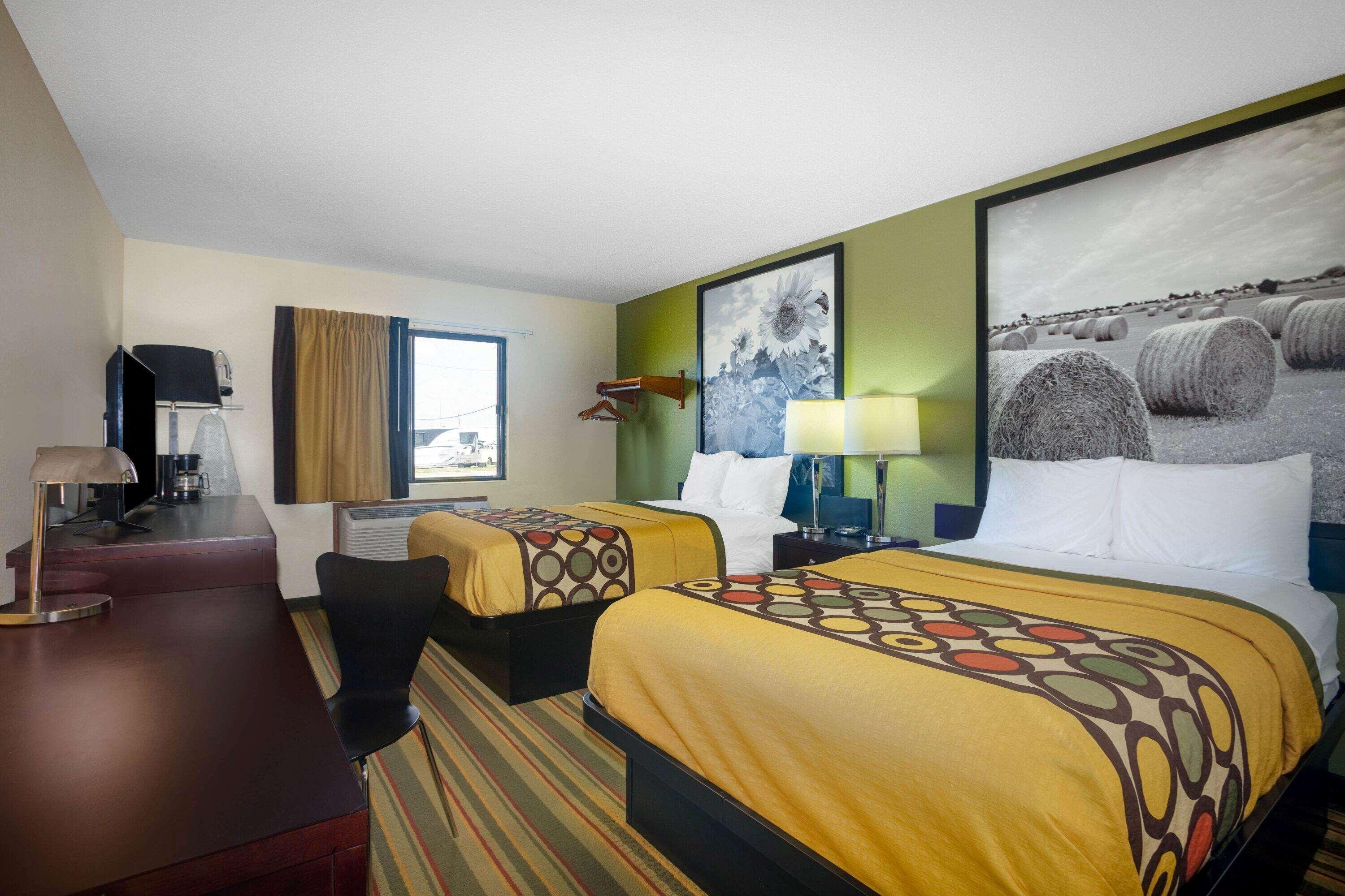 Super 8 By Wyndham El Dorado Hotel Екстериор снимка
